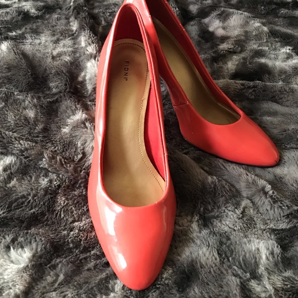Round Toe Coral High Heels - Picture 4 of 4